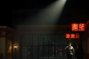 纪录片匠人手记横版画面：木工台刨花与旧式手摇钻