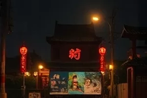 纪录片字里行间横版画面：铅字印刷机与散落的活字块